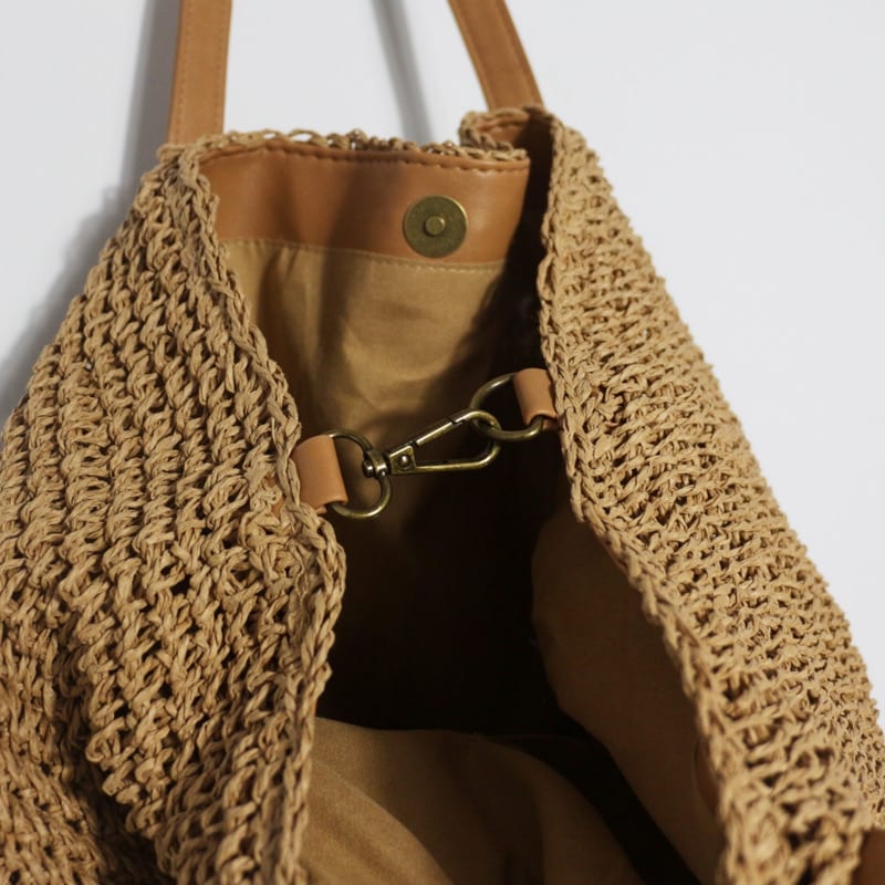 Handwoven straw handbag – close-up detail (2)