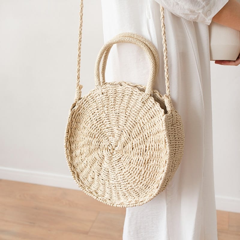 Round rattan handbag with a tight braid – worn by a model (3)