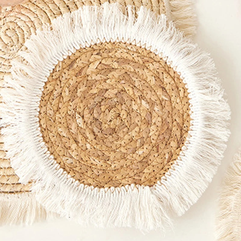 Pastoral rattan placemat with a fine thread border