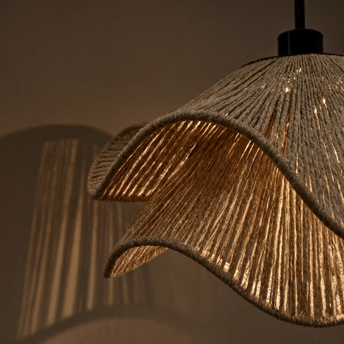 Naxos double jute rope pendant light – close-up detail (3)