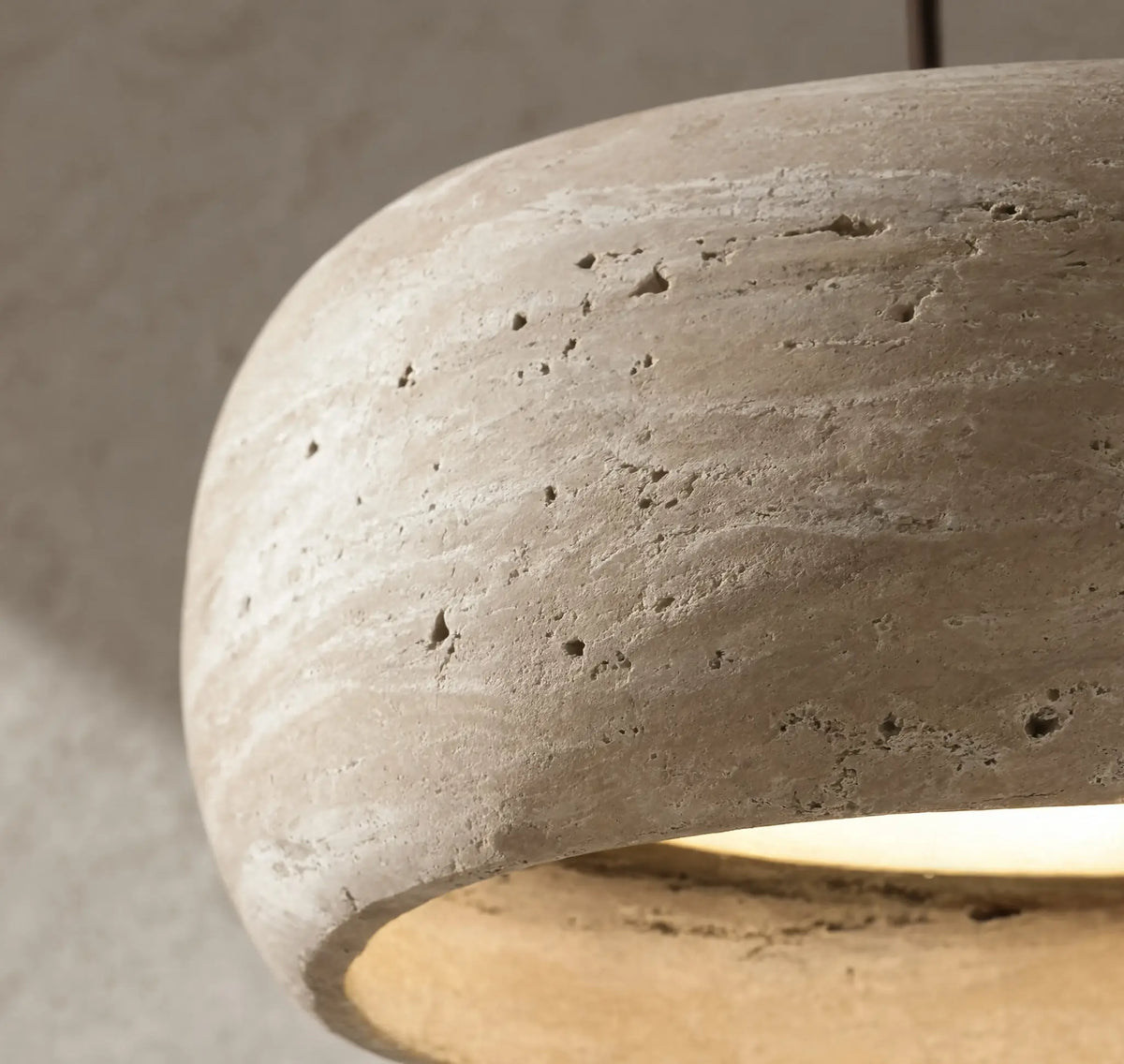 Claros travertine ring pendant light – close-up detail (3)
