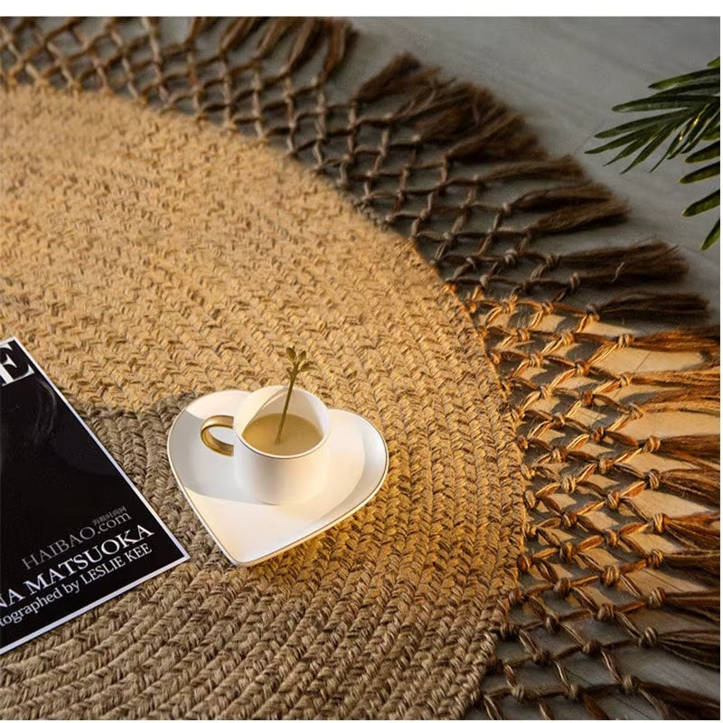 Retro round braided jute rug with tassels – close-up detail