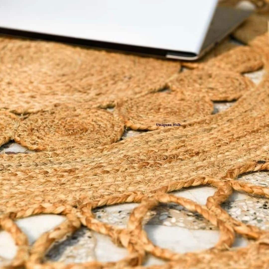 Round reversible flat-woven rug – close-up detail (2)