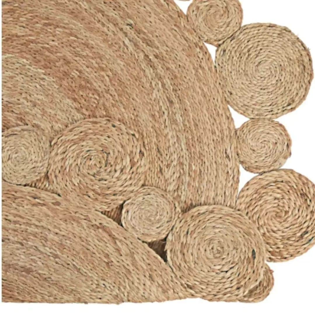 Oval genuine wicker rug with handwoven concentric rings – close-up detail