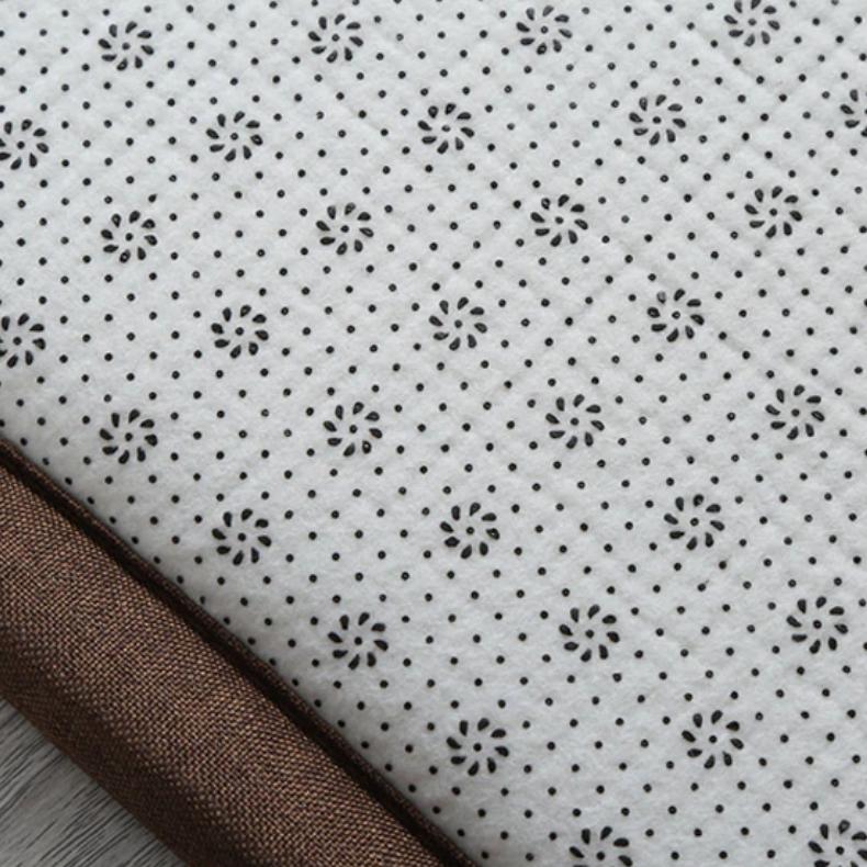 Thick flat-woven synthetic rattan rug – close-up detail (2)