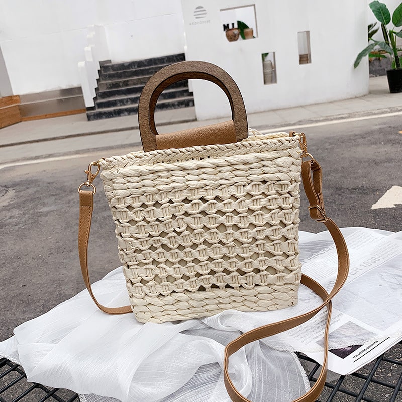 Retro woven crossbody bag with a varnished wooden handle