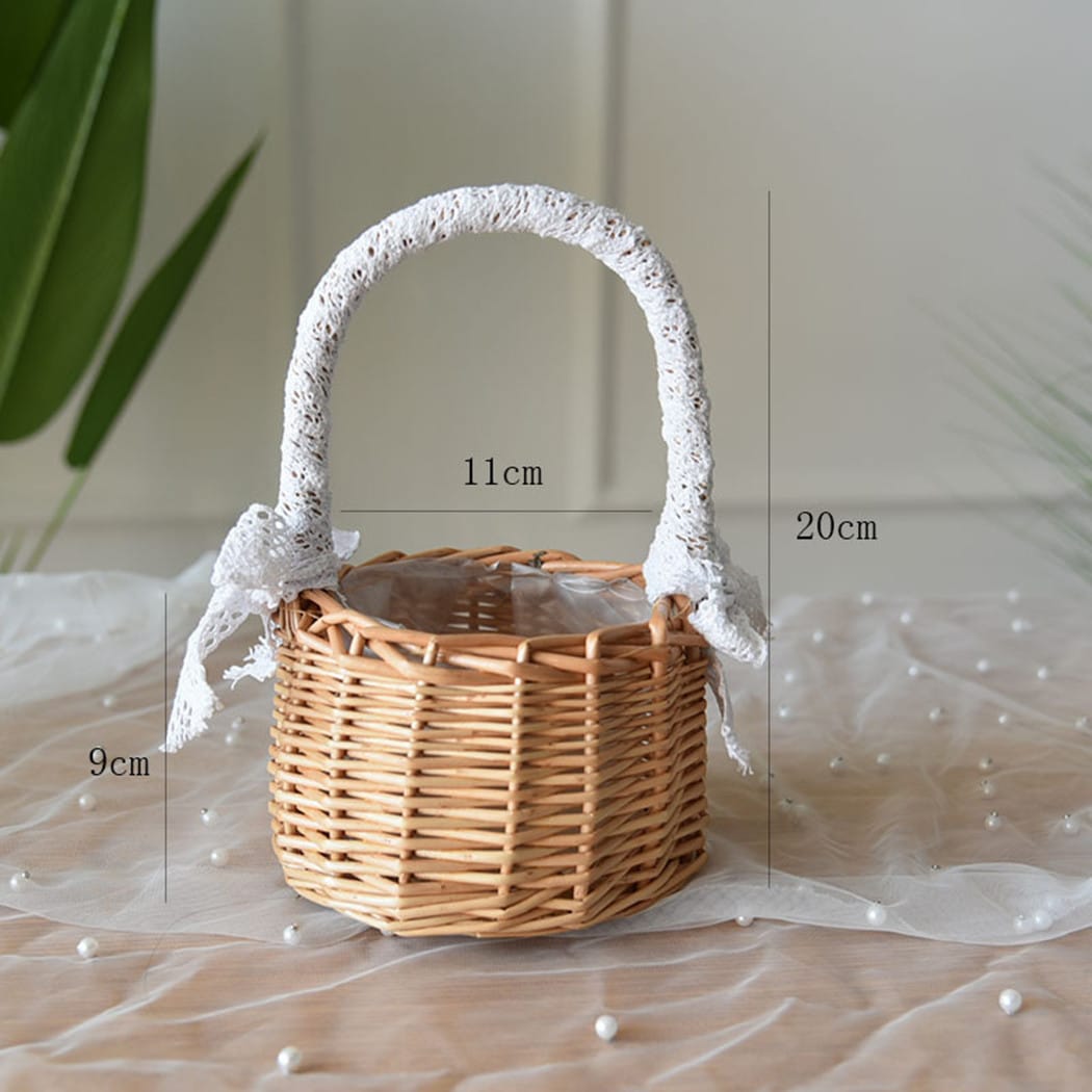 Small woven rattan basket with a lace-trimmed handle – dimensions diagram