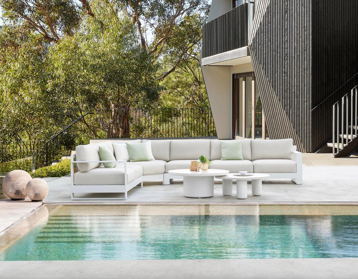 Iris round aluminum ceramic-top pedestal outdoor coffee table – shown outdoors