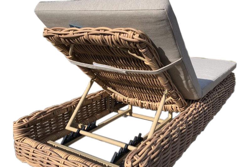Bali hand-woven round resin wicker chaise lounge – close-up detail (3)