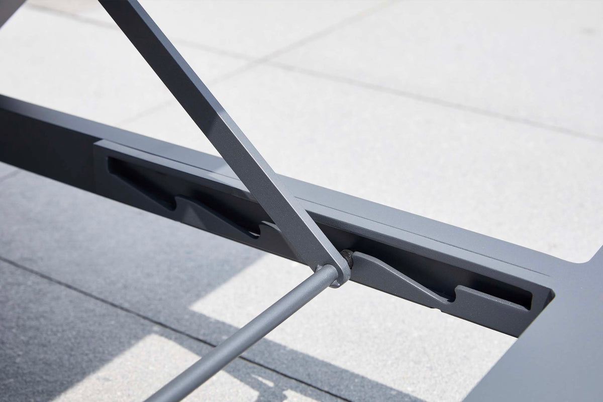 Pagino black aluminum chaise lounge with cushion – close-up detail (2)