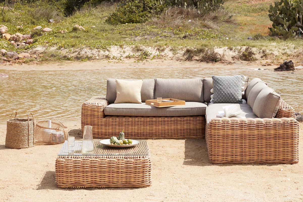June round resin wicker corner sofa set in wicker color with olefin cushions – shown outdoors (3)