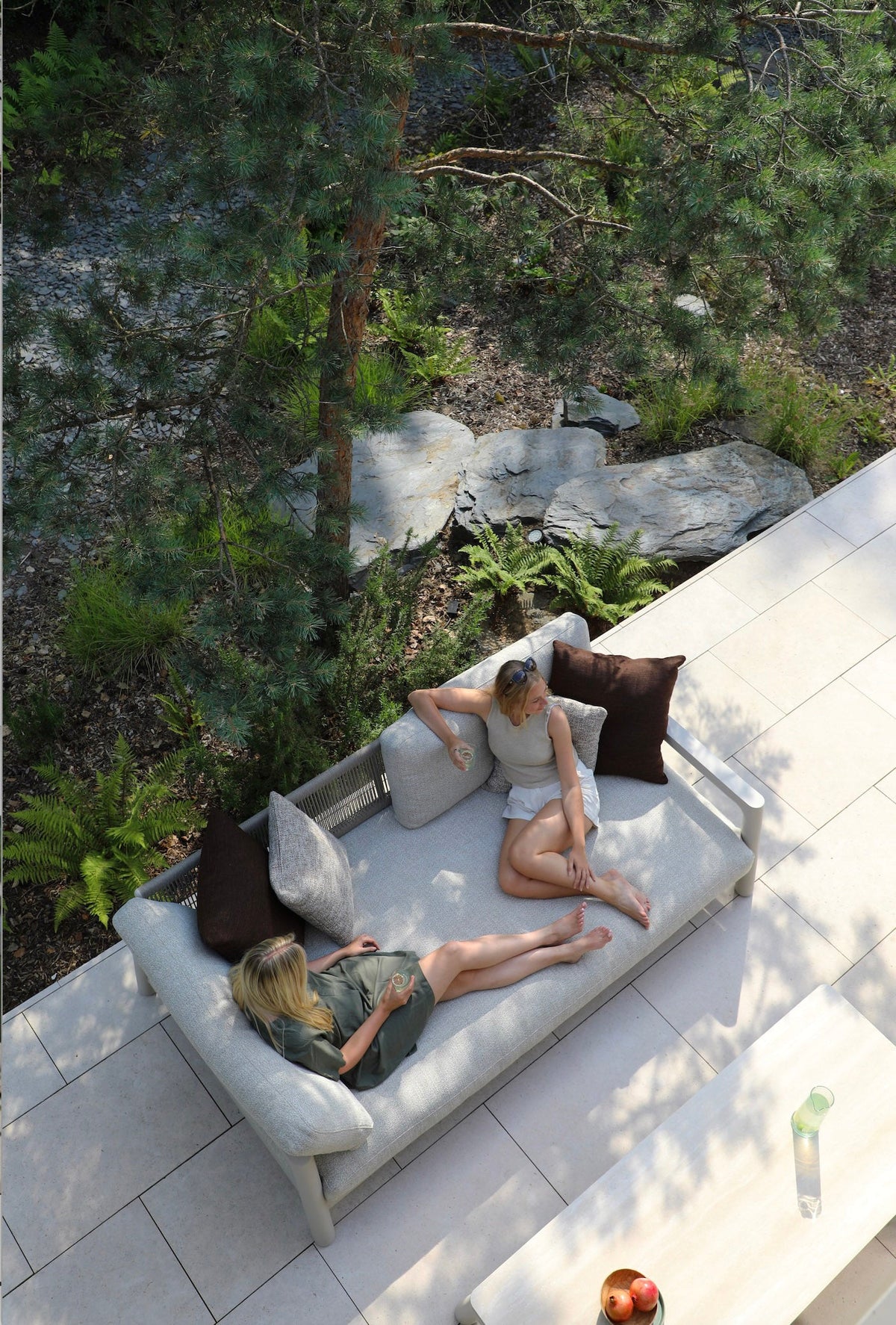 Matia convertible aluminum and rope 3-seat outdoor sofa – shown outdoors (3)