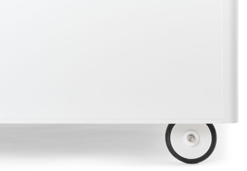 Easy white aluminum deck box with wheels – close-up detail (3)