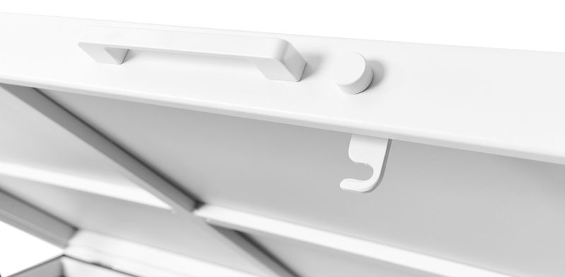 Easy white aluminum deck box with wheels – close-up detail (2)