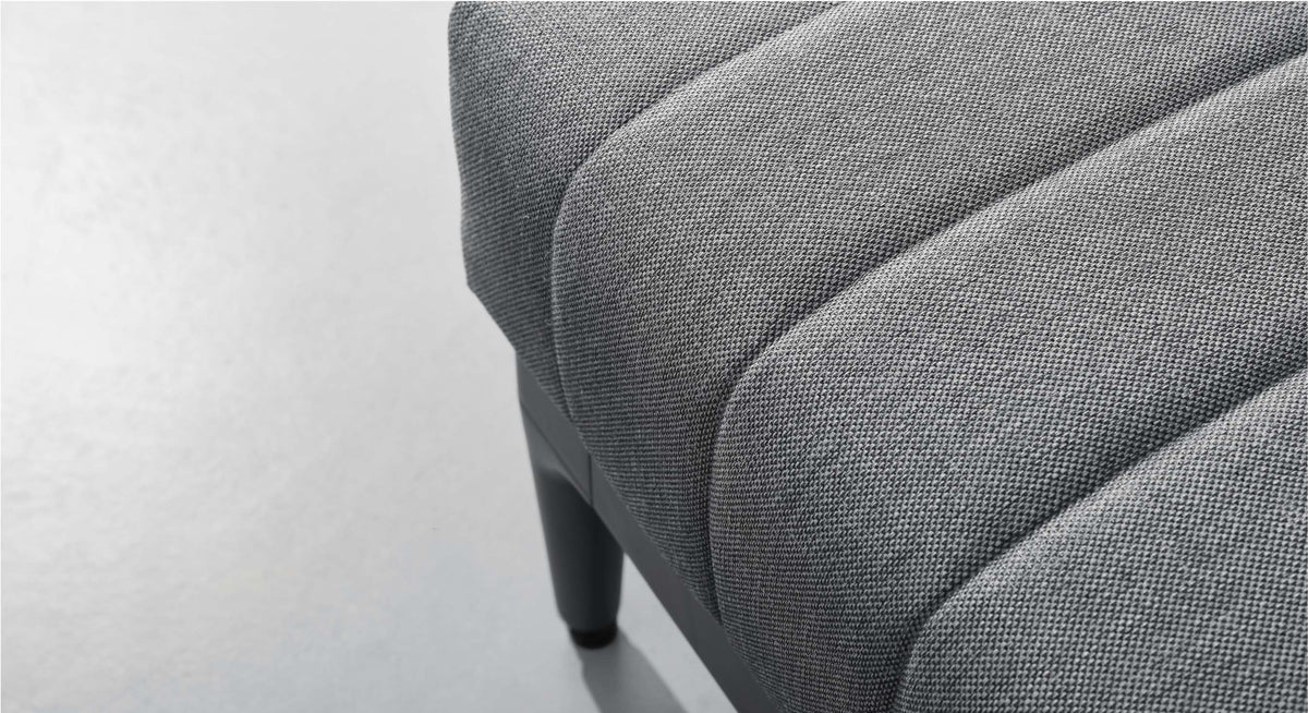 Sira anthracite aluminum and teak double chaise lounge – close-up detail (2)