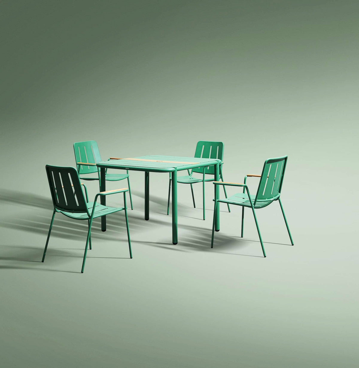 Sarran green rope cafe chairs, set of 4 – shown outdoors (2)