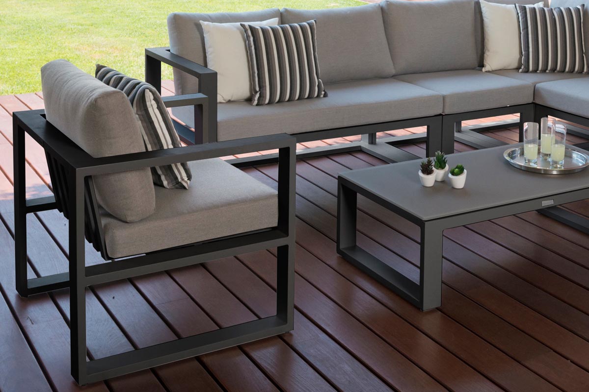 Belly black aluminum right-arm outdoor chaise module – shown outdoors (2)