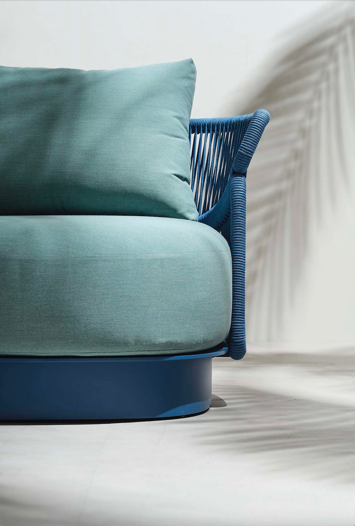 Armchair from the Laska blue aluminum and braided rope patio set with teak-top tables – close-up detail (2)
