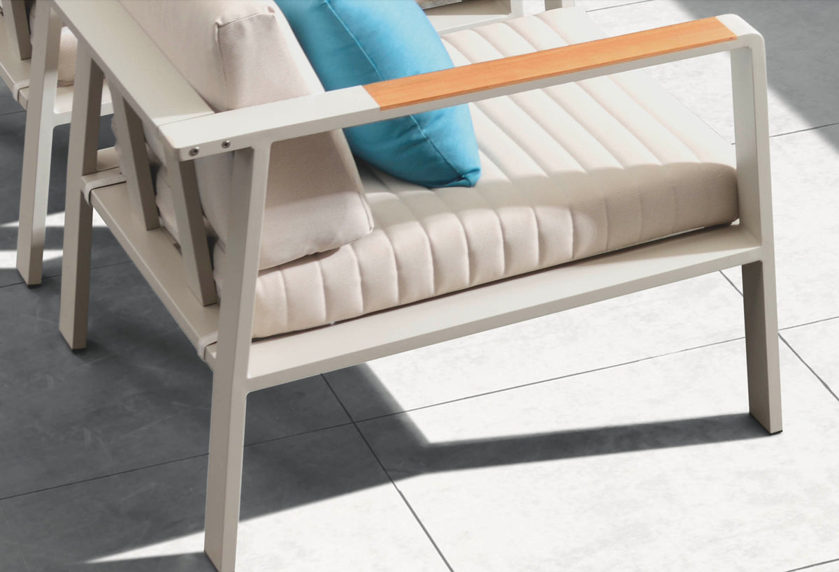 Armchair from the Noffy Cosy Plus large aluminum and teak outdoor corner sofa set – close-up detail