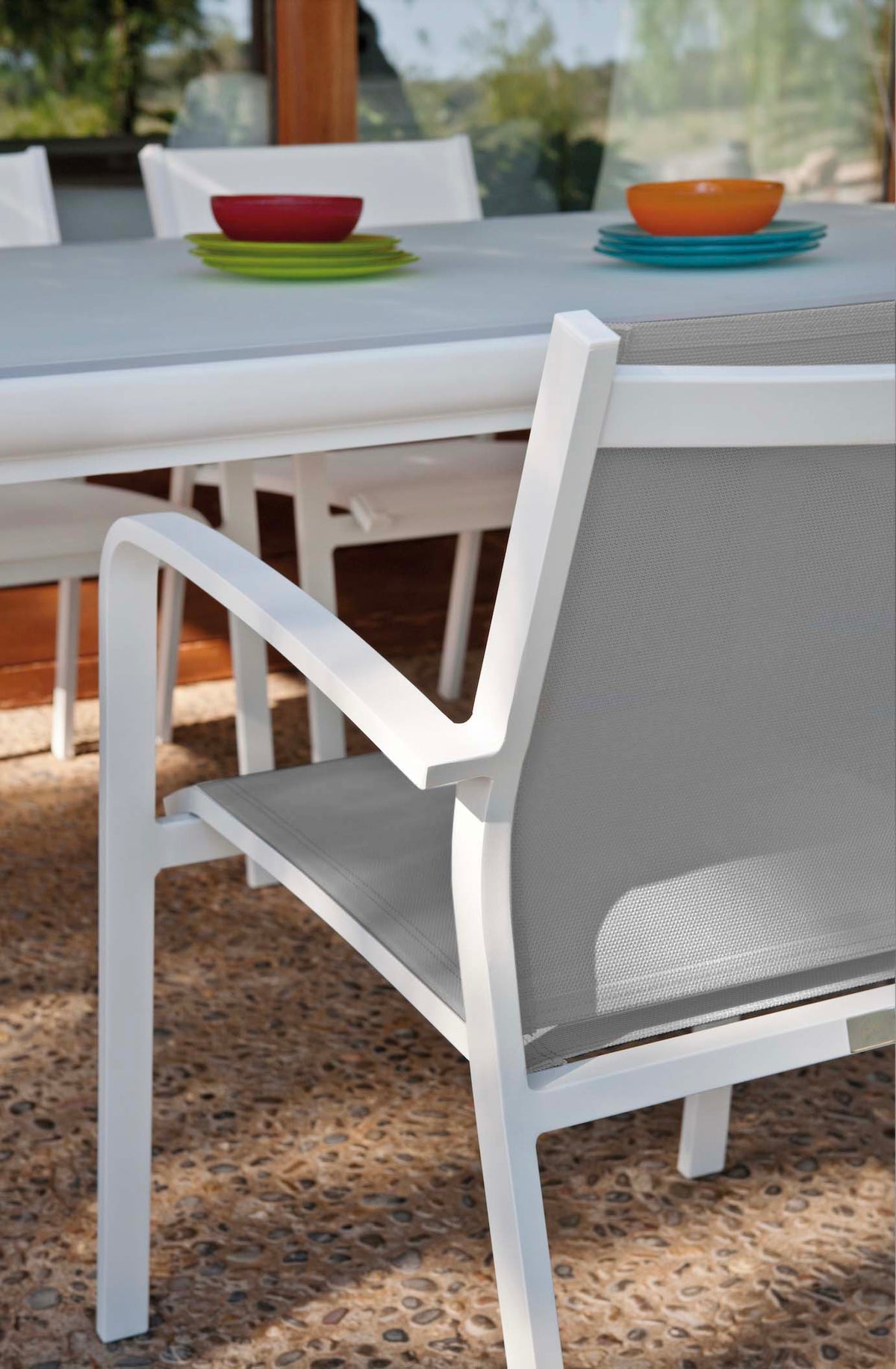 Nory white stackable aluminum patio chairs, set of 6 – close-up detail