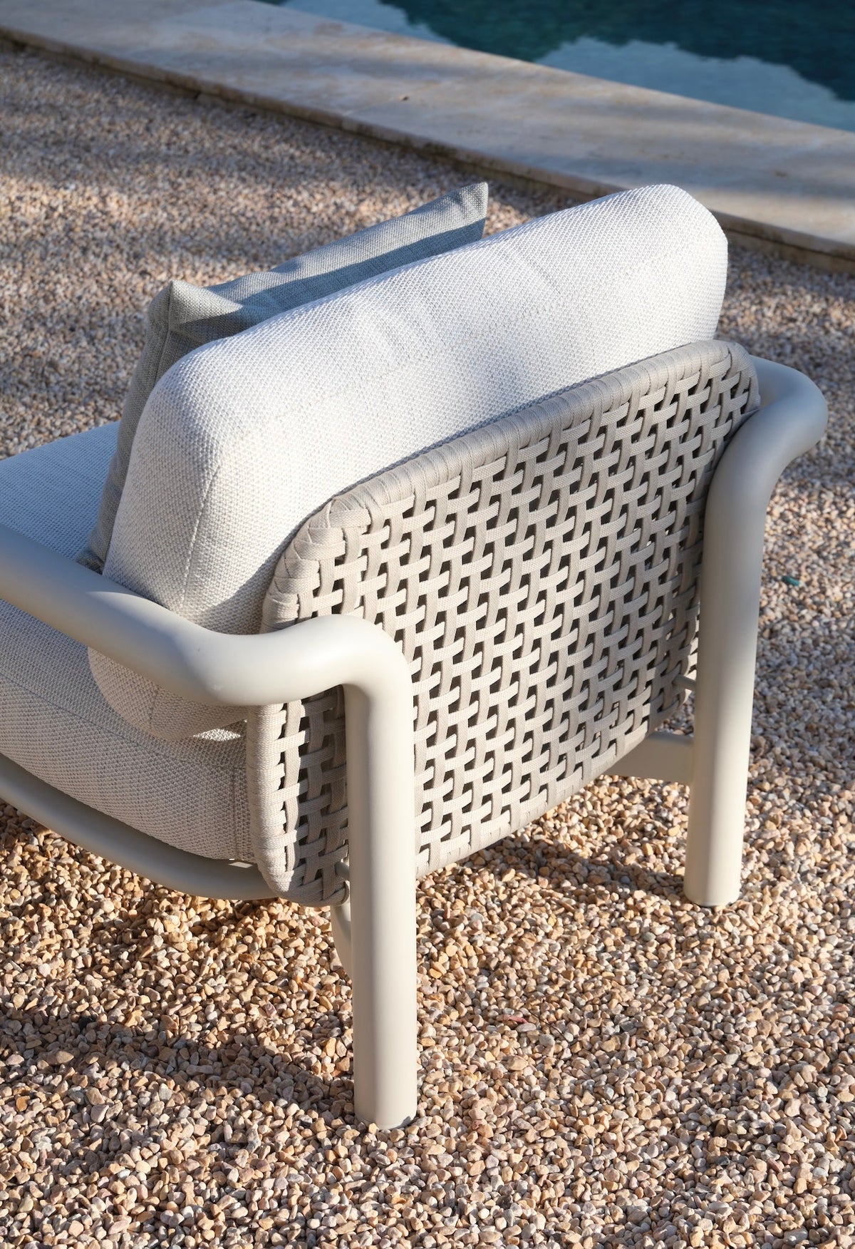 Armchair from the Amaia aluminum and rope patio set with cylindrical sofa and ceramic table – close-up detail (2)