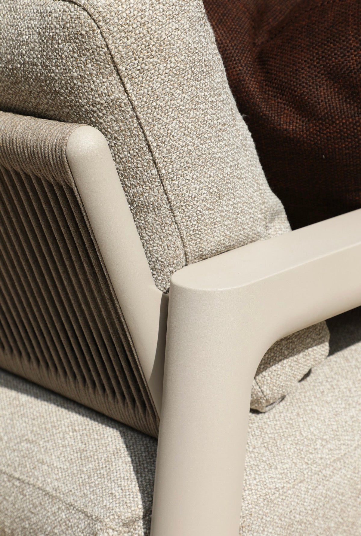 Matia convertible aluminum and rope 3-seat outdoor sofa – close-up detail (2)