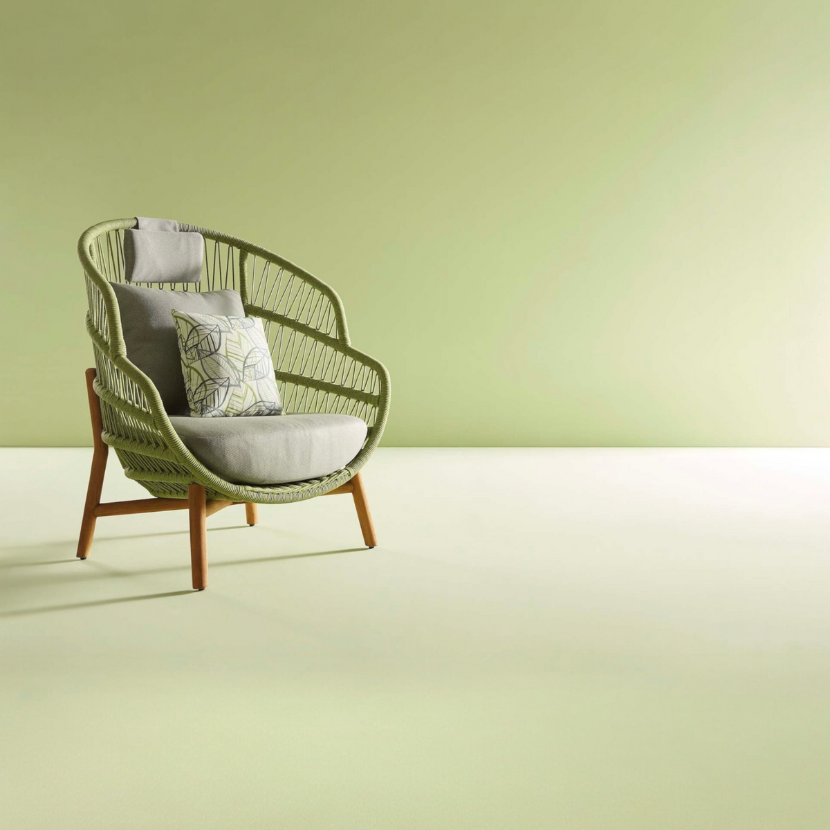 Fleur green rope high-back freestanding egg chair