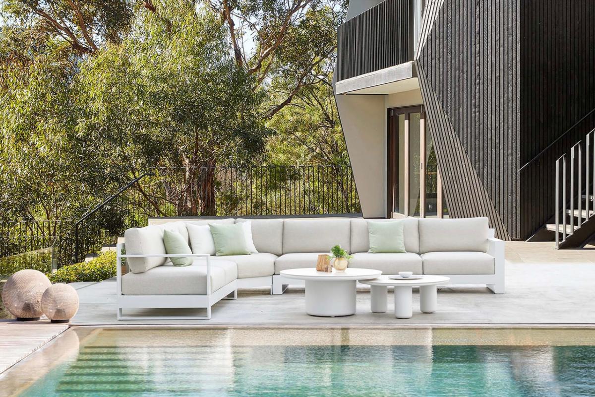 Iris modular aluminum outdoor armless chair – shown outdoors