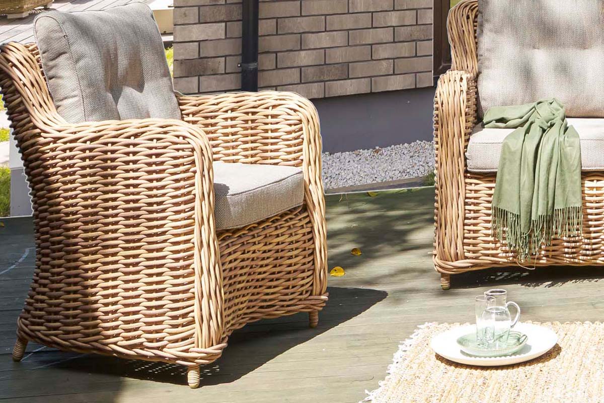 Mila resin wicker sofa set with 3-seat sofa and two armchairs in wicker color – shown outdoors (2)