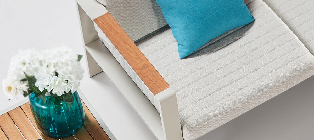 Noffy 4-seat aluminum and teak conversation set – close-up detail