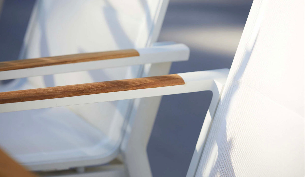 Noffy extendable aluminum and teak dining set for ten – close-up detail (2)