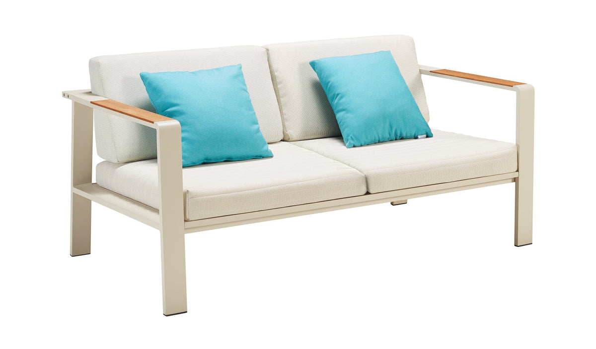 Noffy XL 7-seat aluminum sofa set with beige cushions and teak coffee table – another view