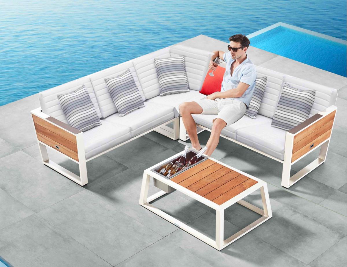 York Cosy aluminum and teak outdoor sectional with ice bucket coffee table – shown outdoors (3)