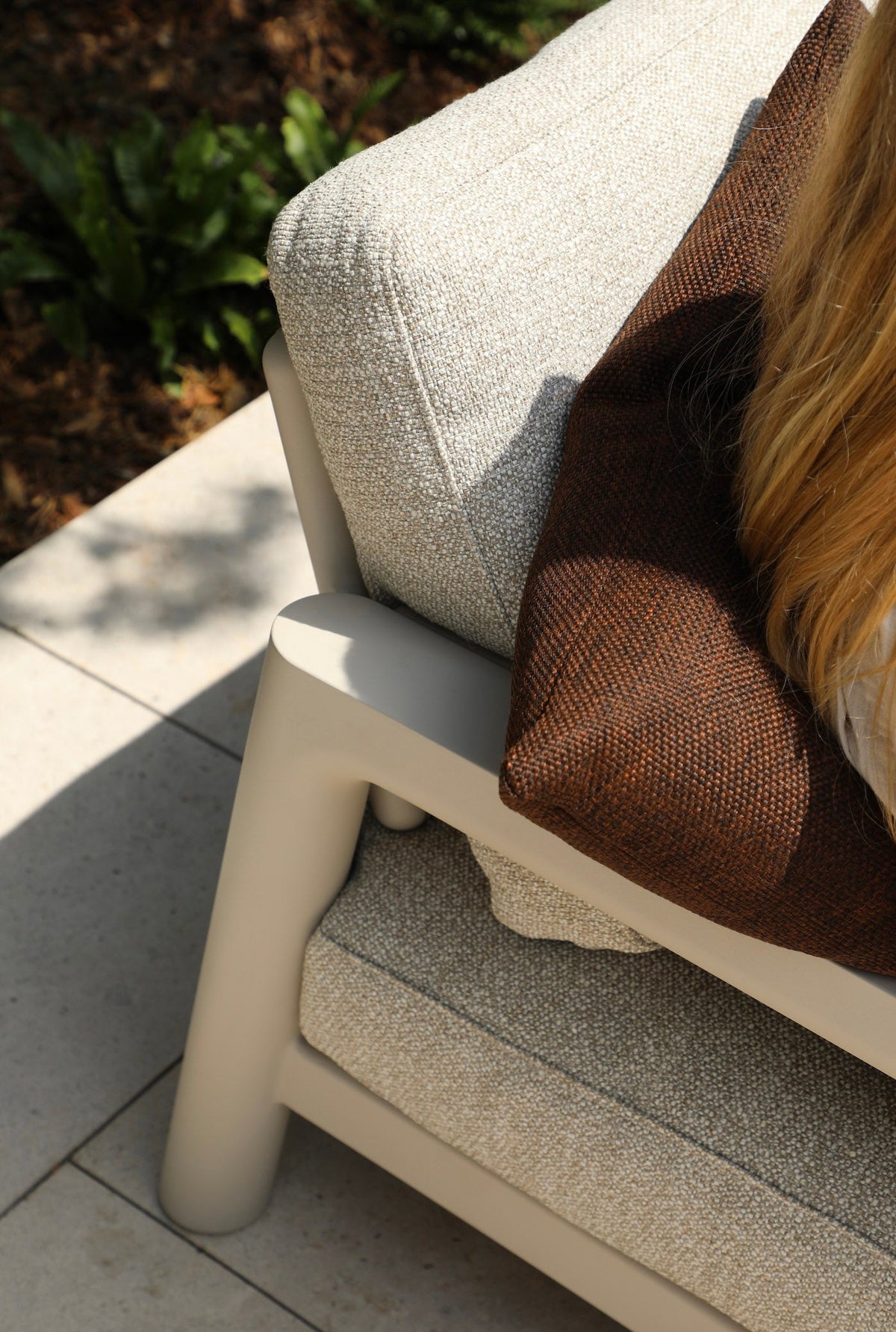 Matia convertible aluminum and rope 3-seat outdoor sofa – close-up detail
