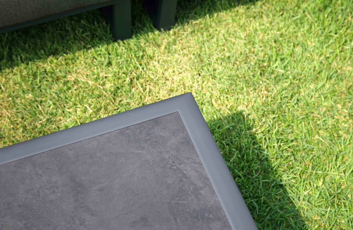 Coffee table from the Sophia black aluminum and rope corner sofa set with marble-effect details – close-up detail