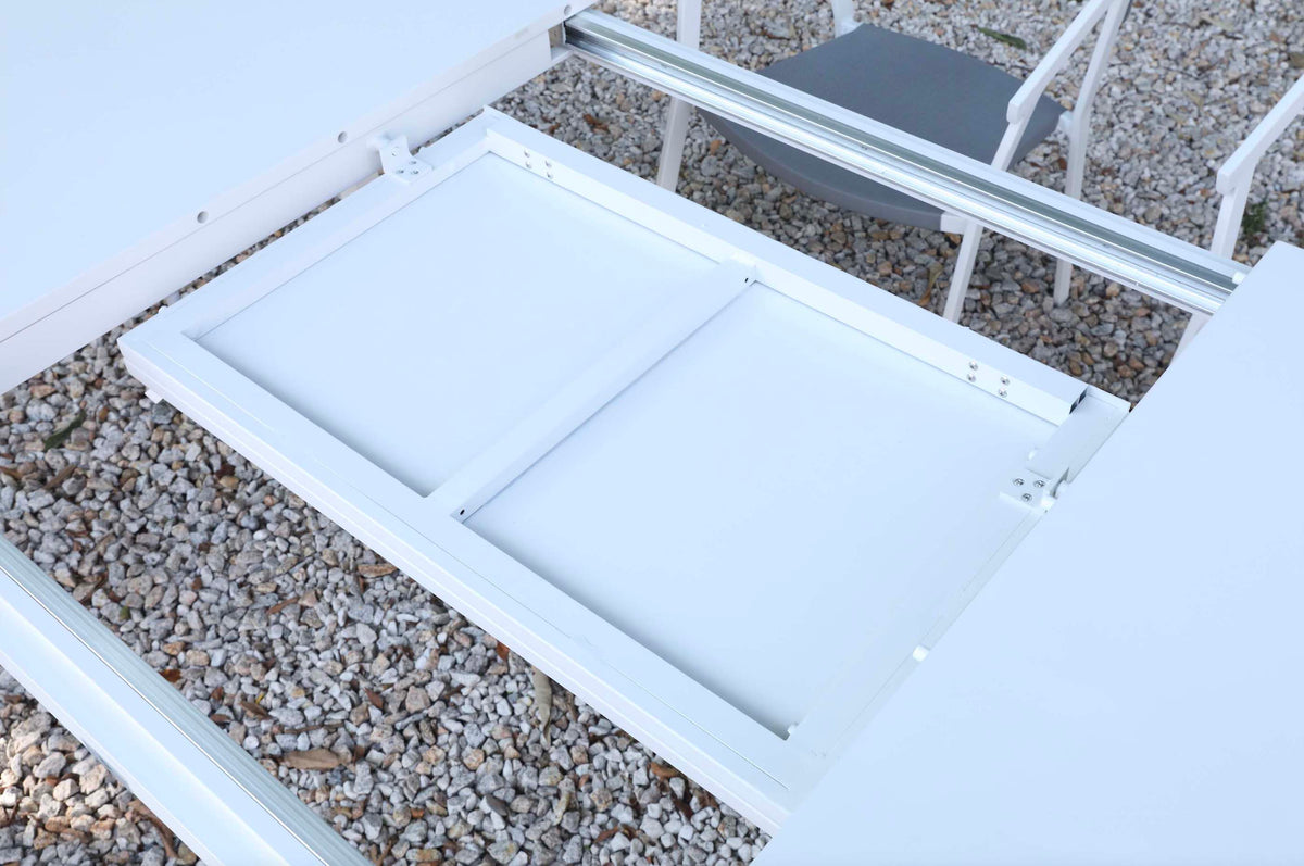 Lou Mini white extendable aluminum outdoor table – close-up detail (3)