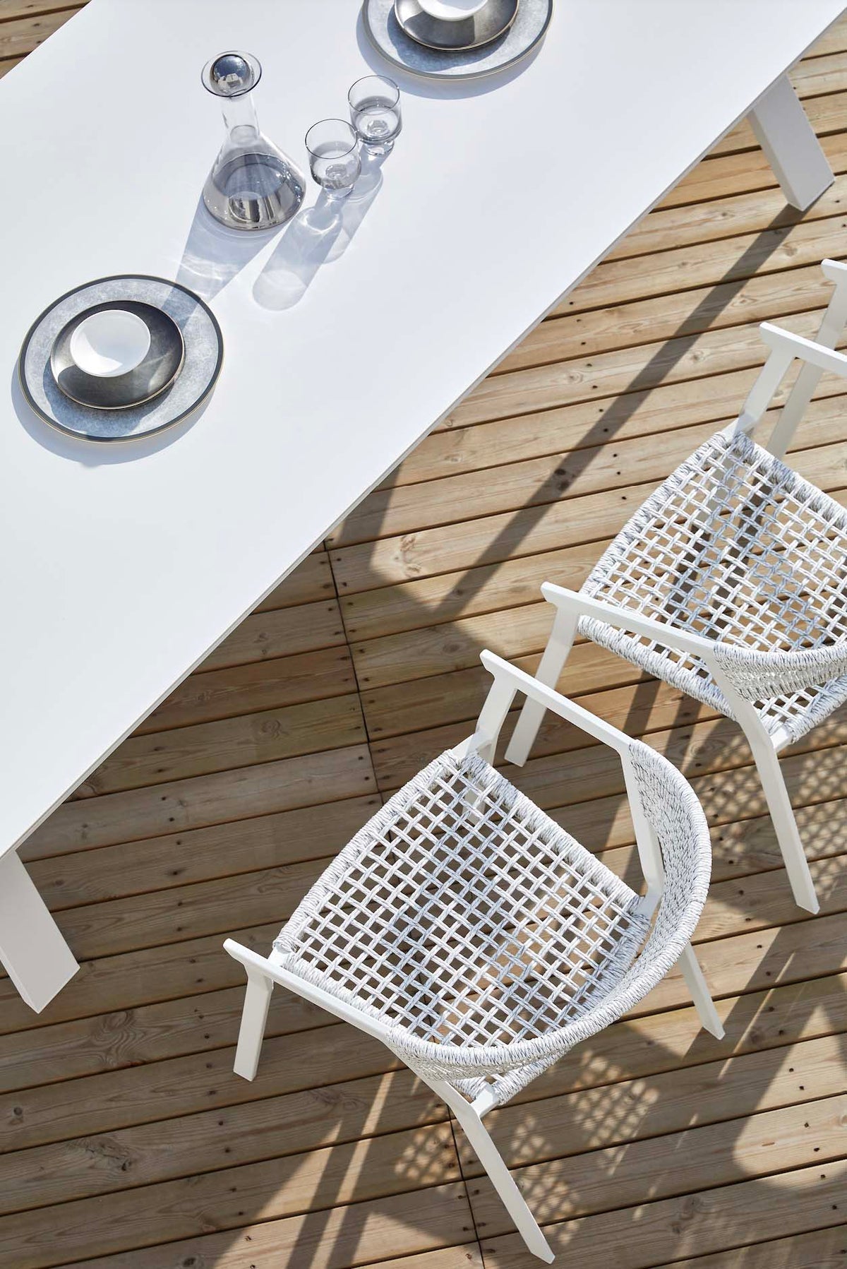 Mondo white ceramic outdoor dining table with X legs, 240 cm – close-up detail