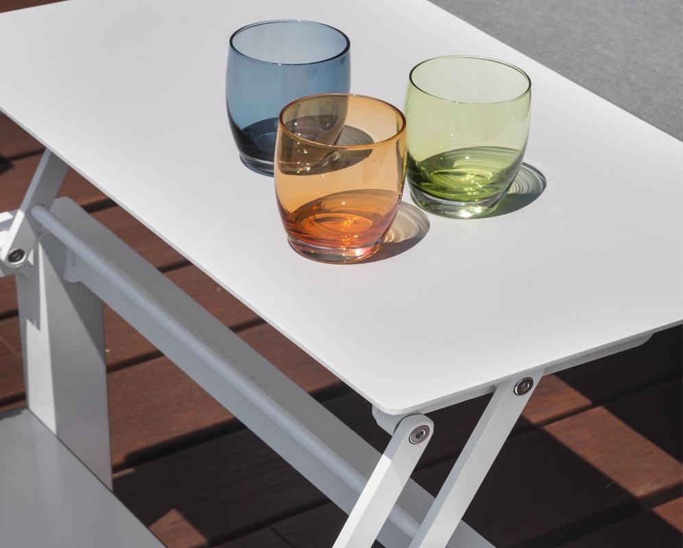 Jelly white aluminum patio set with lift-top coffee table raised – close-up detail