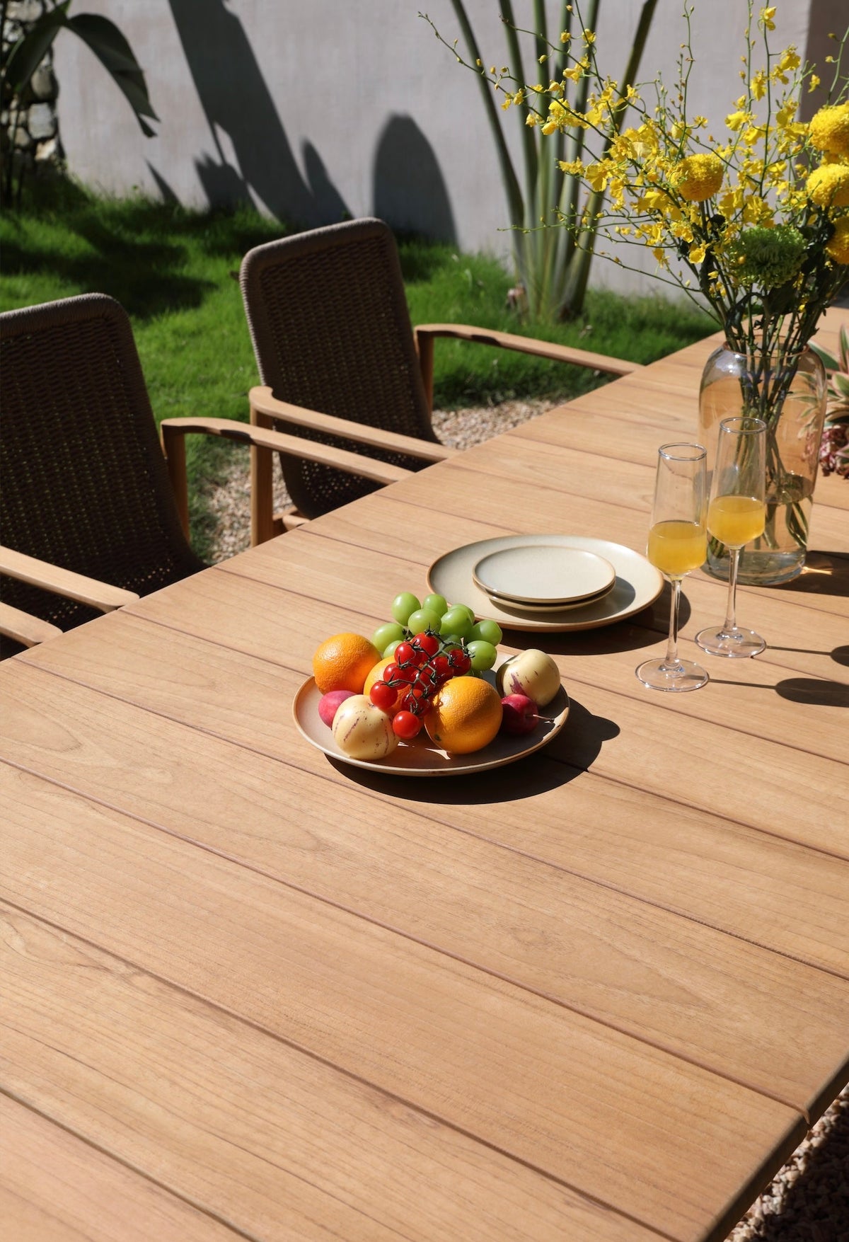 Paula solid teak slatted outdoor dining table for eight – close-up detail (2)