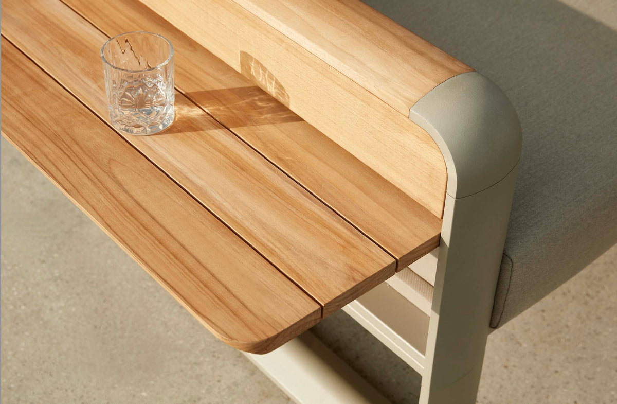 Talia aluminum and teak sofa set with flip-up teak side tables – close-up detail