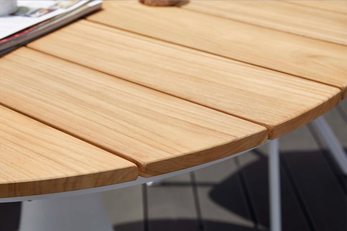 Fano white aluminum round teak-top patio table – close-up detail (3)