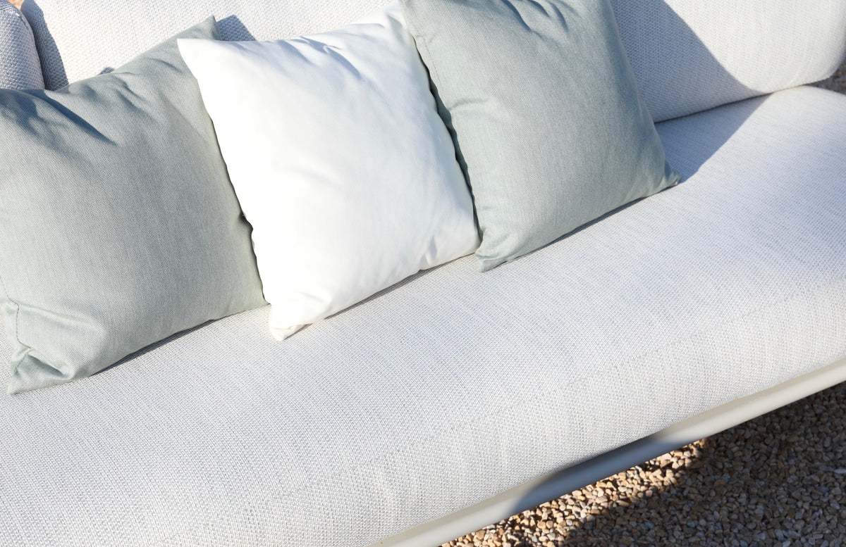 Amaia aluminum and rope patio set with cylindrical sofa and ceramic table – close-up detail (2)