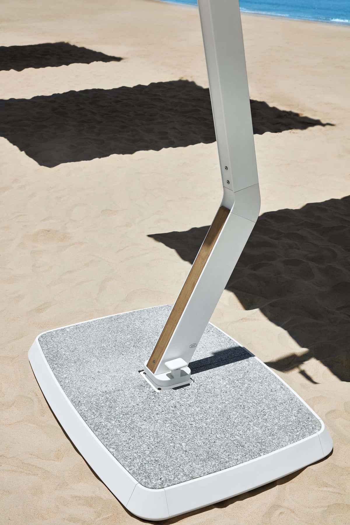 Aily white aluminum 3 x 3 m cantilever umbrella – close-up detail