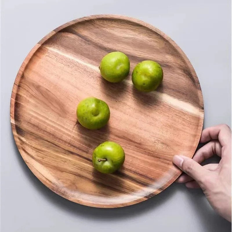 Simple round plate with a bamboo-look woven pattern – shown in use