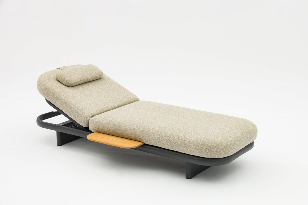 Rosa beige aluminum chaise lounge with wheels