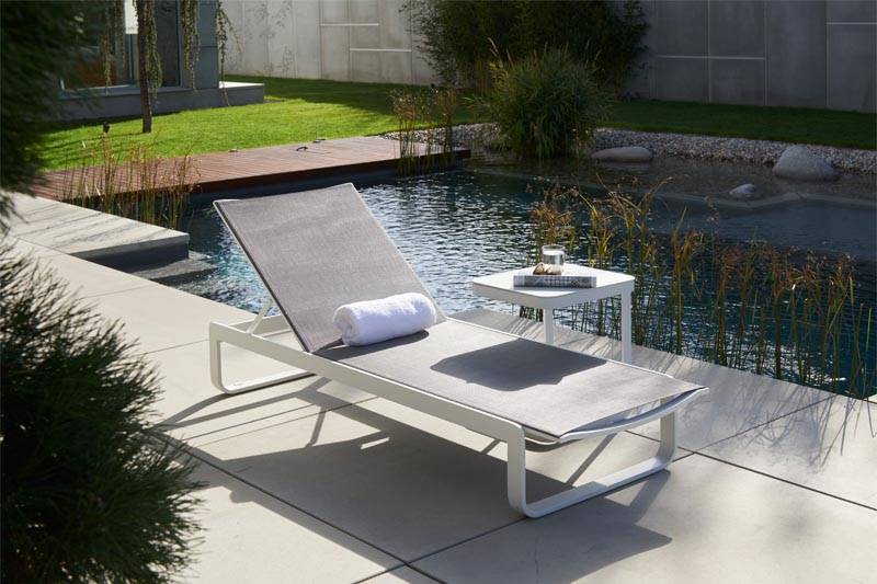 Lexy square aluminum outdoor side table – shown outdoors (2)