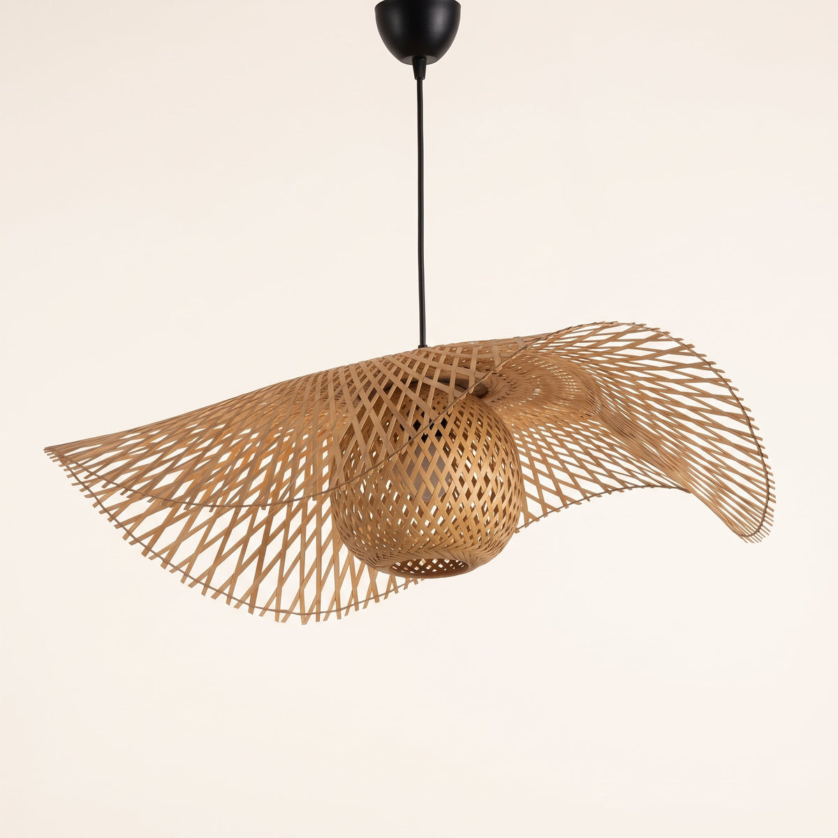 Wavy woven bamboo hat pendant light
