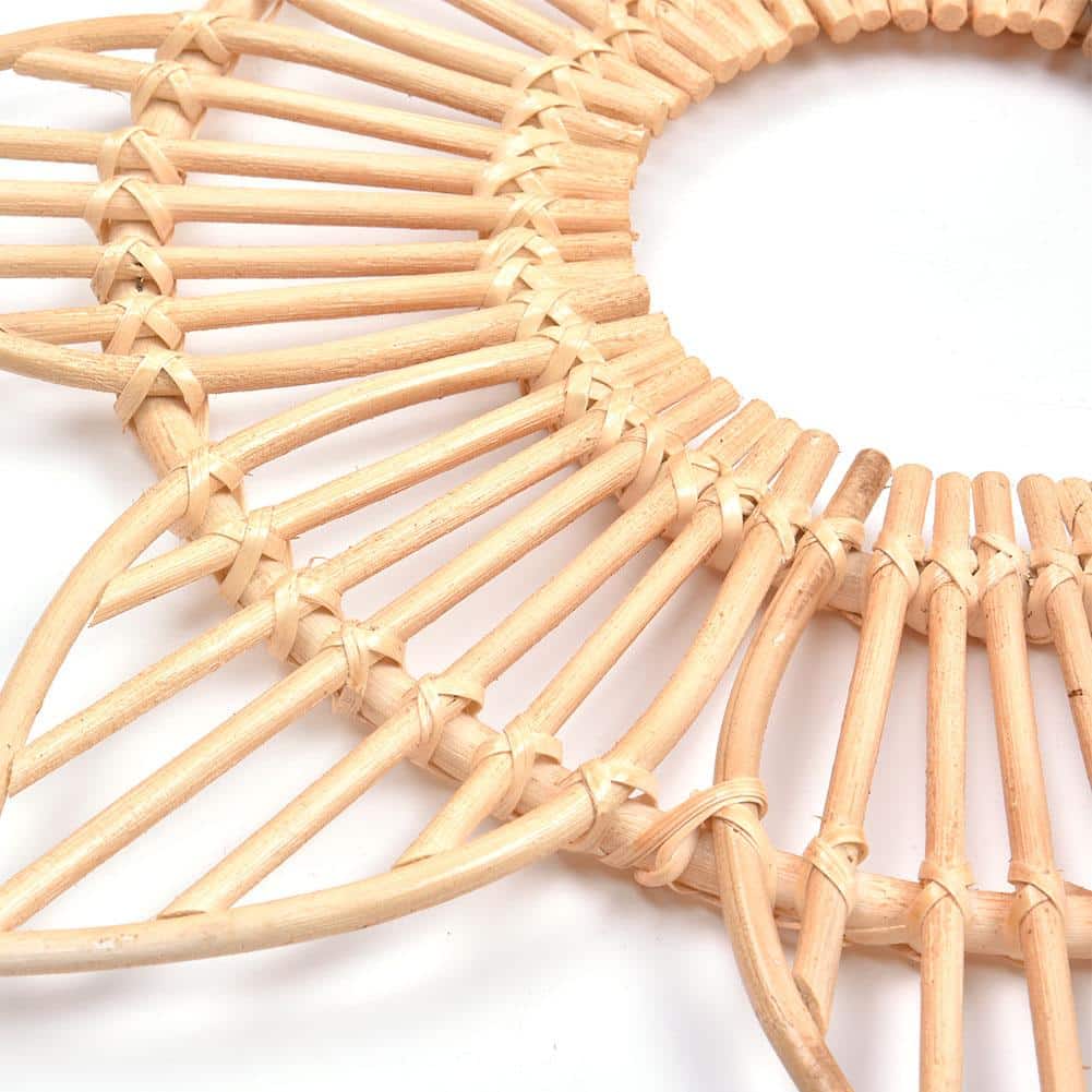 Sun motif rattan frame with hand-braided radiating stems – close-up detail (3)