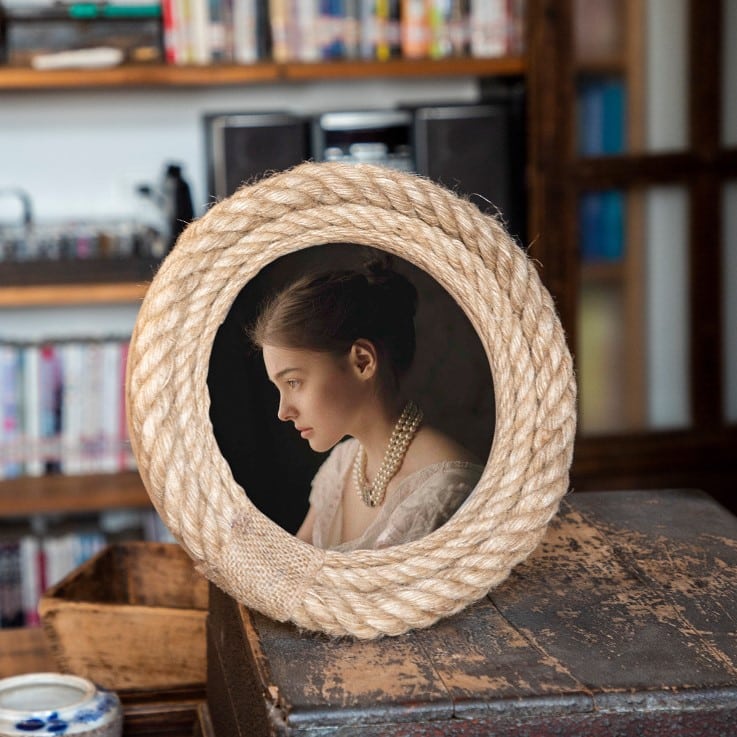 Round hemp and rattan photo frame – shown in a room setting (2)