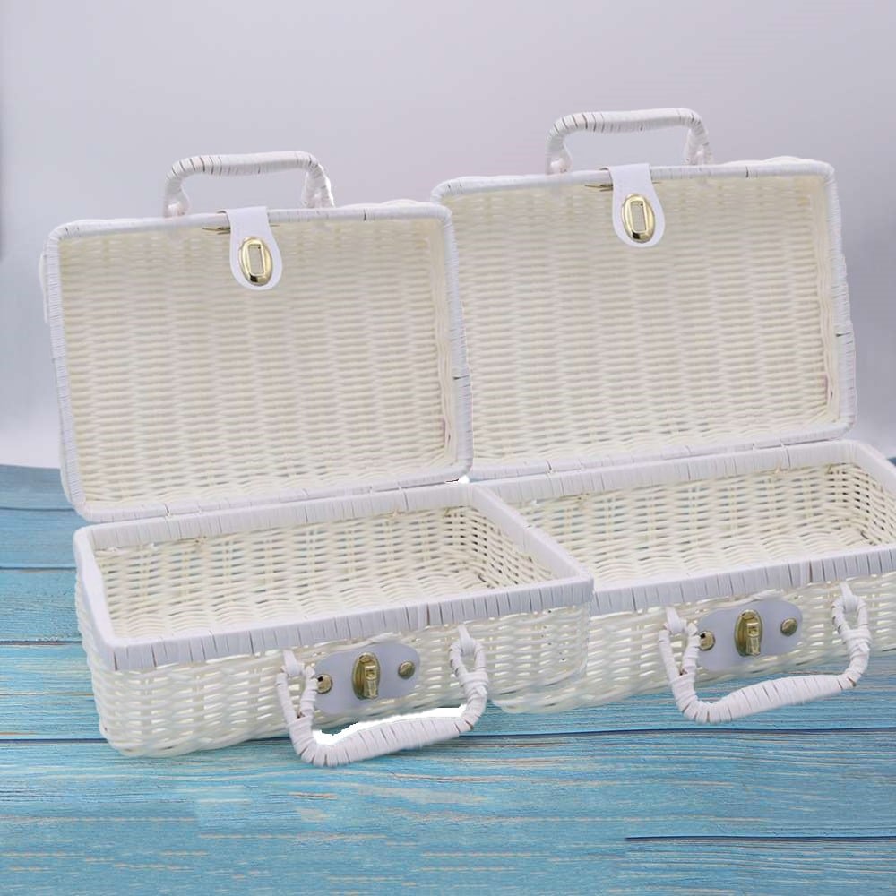 White retro suitcase-style rattan toy box – close-up detail